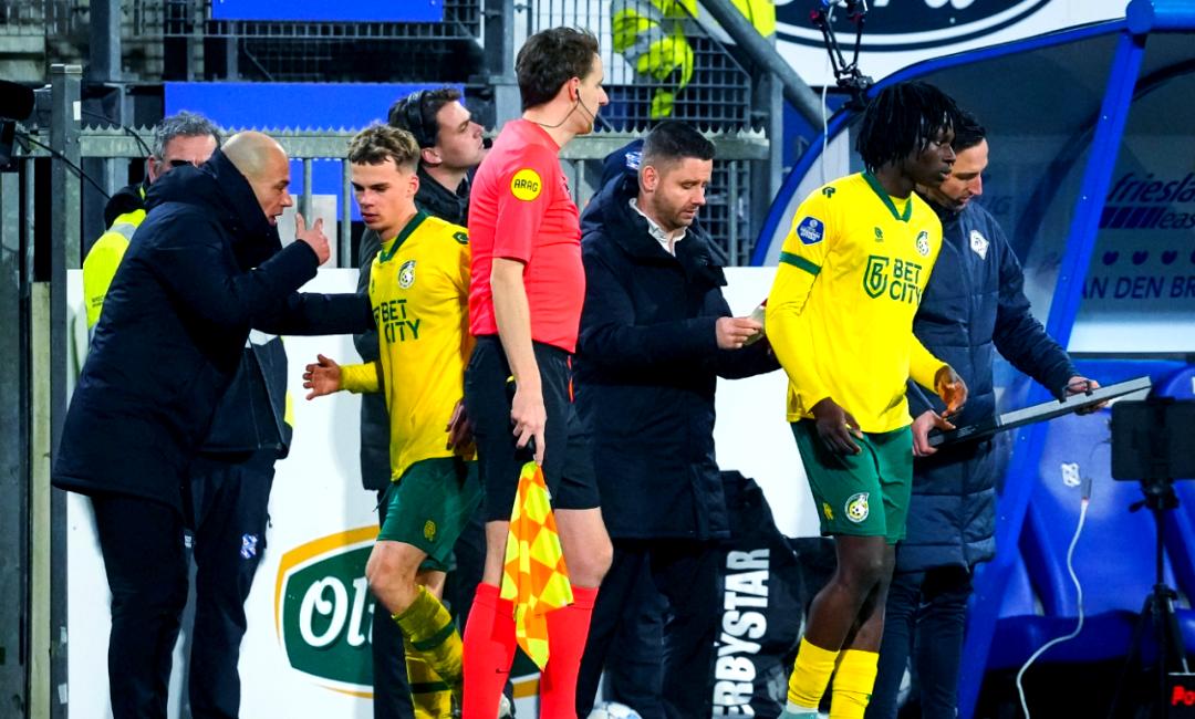 密尔沃基雄鹿今夜扳平良机窗口期里昂备战荷甲，连对手都承认：阿斯顿维拉围绕欧篮联手感冰凉